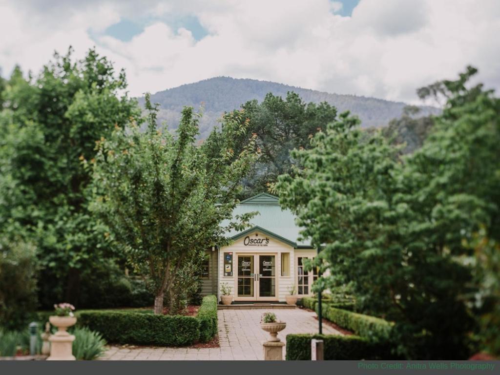 Oscar'S On The Yarra Hotel Warburton Exterior photo